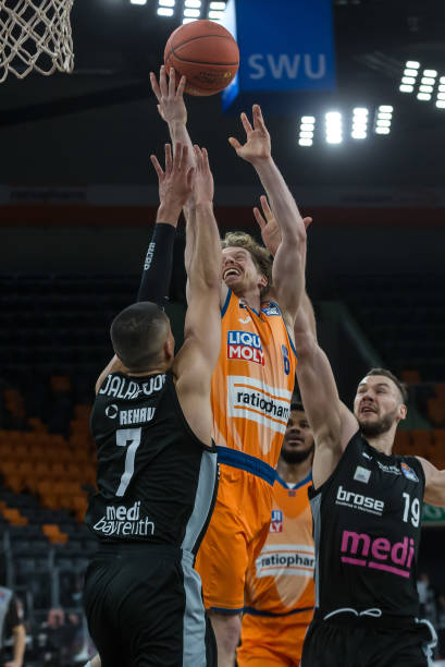 相比之下 相比之下